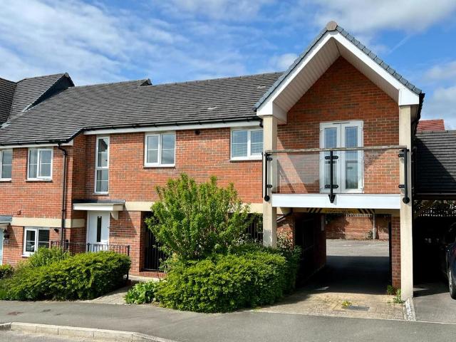 Flat for sale in Repton Manor, Bridgefield