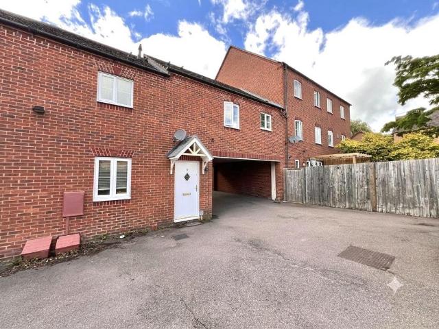 Flat for sale in Upton