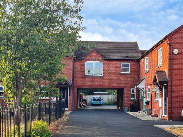 Flat for sale in Alderminster, Warwickshire