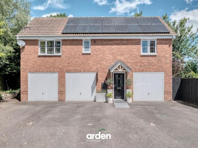 Flat for sale in Redditch, Worcestershire