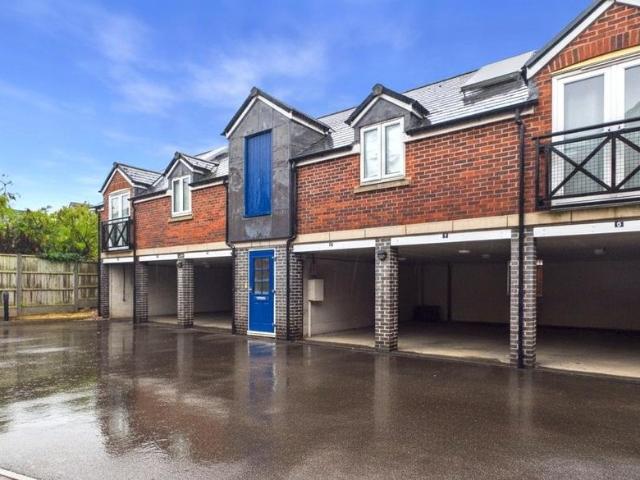 Flat for sale in California, Littleover