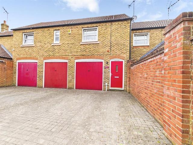 Flat for sale in Coldharbour, Buckinghamshire