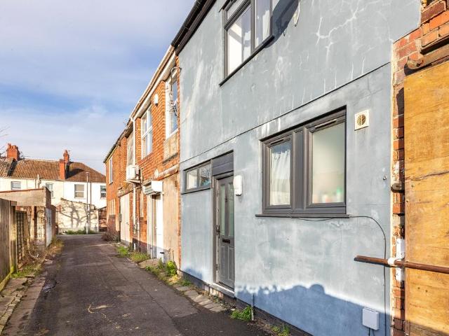 Flat for sale in Feckenham, City Of Bristol