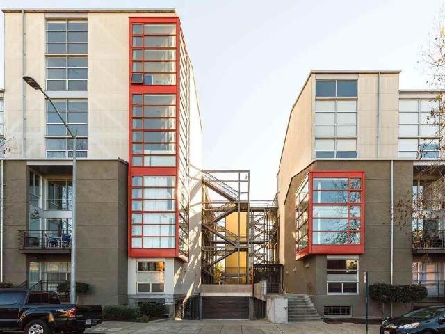 Condo for rent in Oakland
