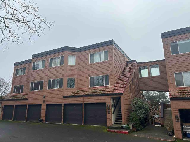 Condo for rent in Lake Oswego