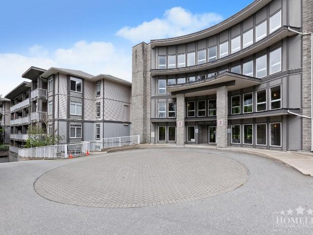 Condo for rent in Surrey, British Columbia