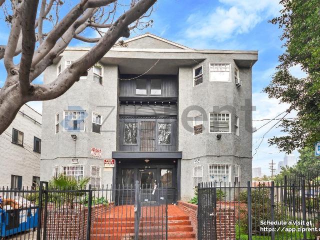 Condo for rent in Canoga Park, California