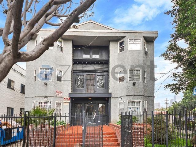 Condo for rent in Canoga Park, California