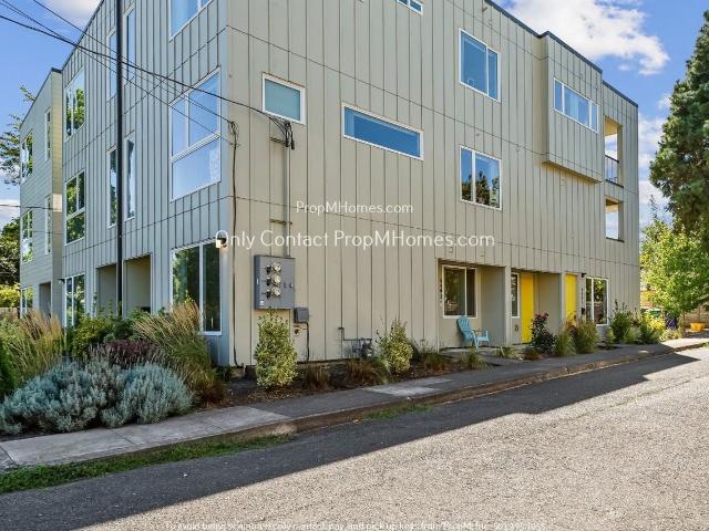 Condo for rent in Portland