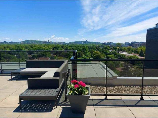 Condo for rent in Mont-royal, Quebec