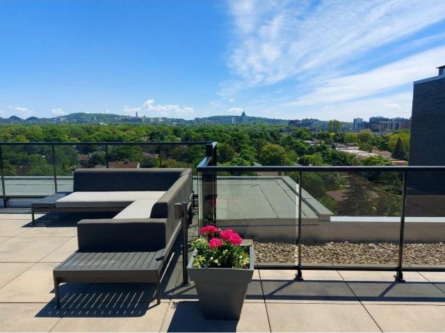 Condo for rent in Mont-royal, Quebec