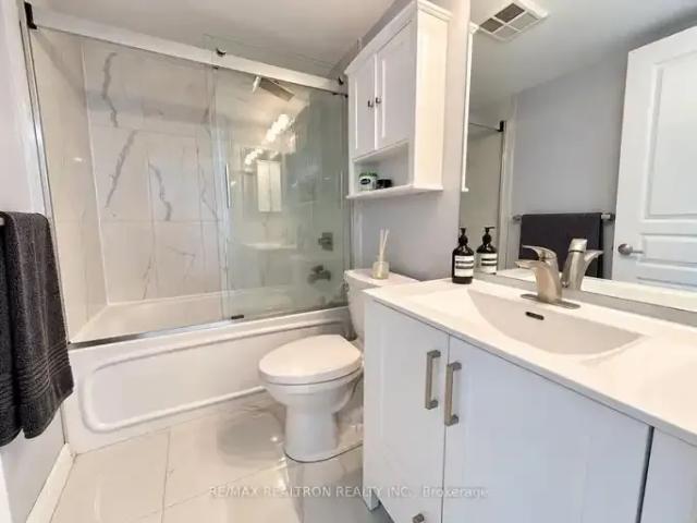 Condo for rent in Toronto Centre, Toronto