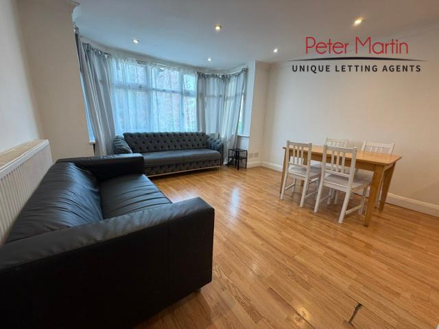 Apartment for rent in The Hale, Greater London