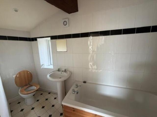 Cottage for rent in Queensbury, West Yorkshire