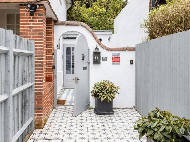House for sale in London Borough of Croydon, Purley