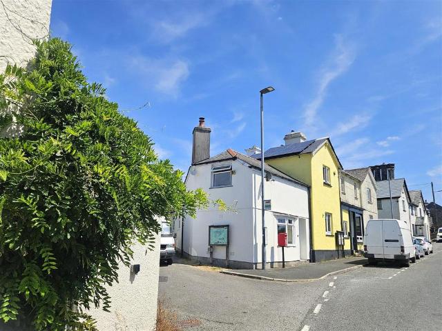 House for sale in Weir Quay, Devon