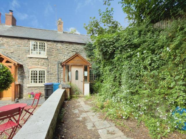House for sale in Llangollen
