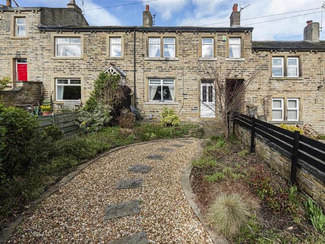 House for sale in Almondbury, West Yorkshire