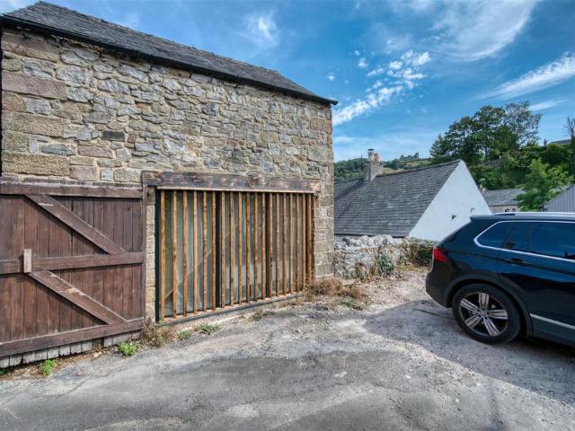House for sale in Froggatt, East Midlands