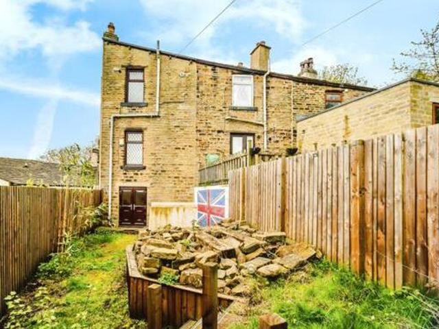 House for sale in Huddersfield, West Yorkshire