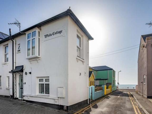 Cottage for sale in Golden Valley, Folkestone