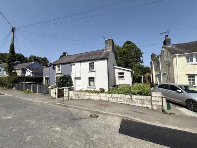 Cottage for sale in Llansadwrn, Llangadog