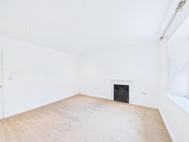 House for rent in Froggatt, East Midlands