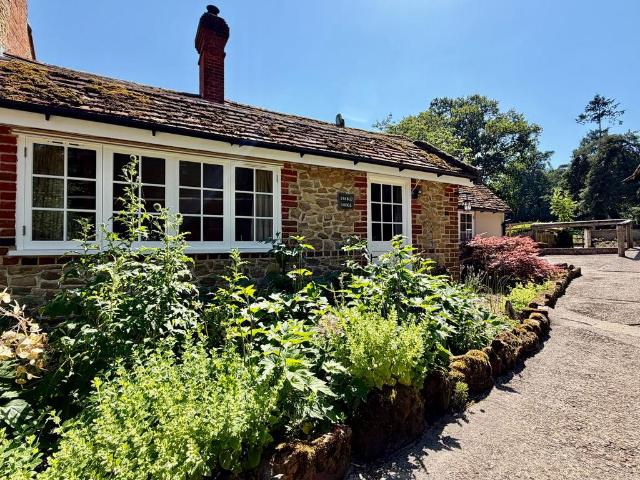 House for rent in Fole, Surrey