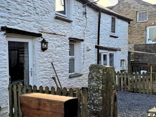 Apartment for rent in Llanybydder, Wales