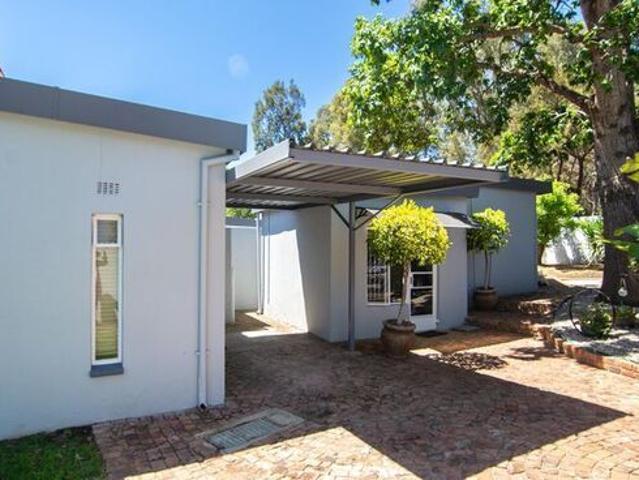 House for rent in Paulshof, Alexandra