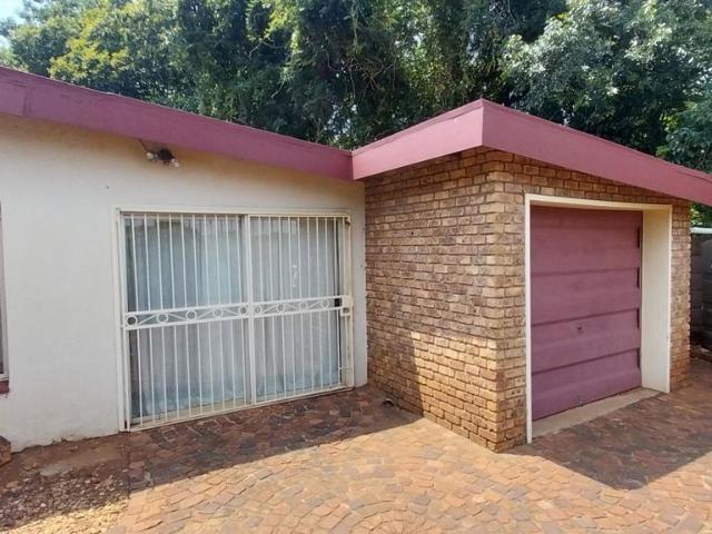 House for rent in Waterkloof, Gauteng