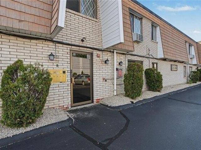 Condo for sale in Cranston, Rhode Island