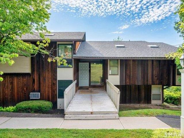 Condo for sale in Cromwell, Connecticut