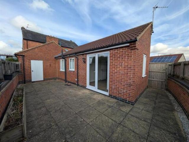 Bungalow for rent in Elmfield, Leicestershire