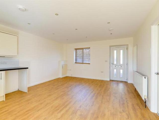 Bungalow for rent in Worthing, West Sussex