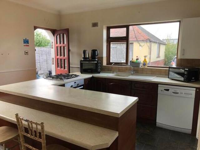 Bungalow for rent in Poole