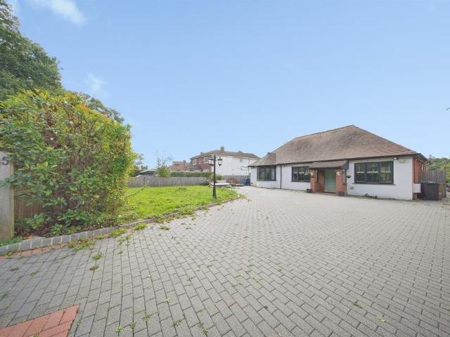 Bungalow for sale in Alderminster, Warwickshire