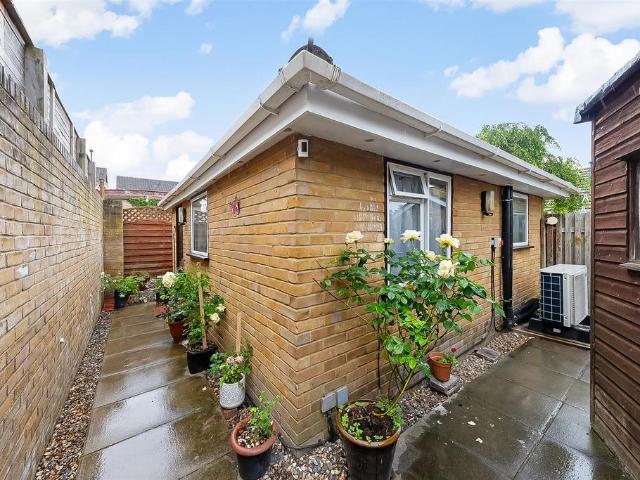 Bungalow for sale in South Beddington, Greater London