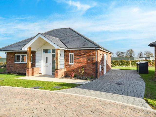 Bungalow for sale in Burnham-on-Crouch, Maldon