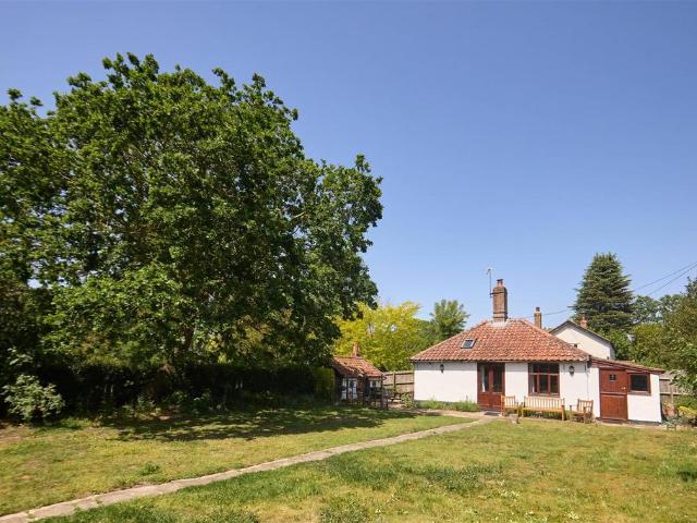 Bungalow for sale in Bedingfield, Suffolk