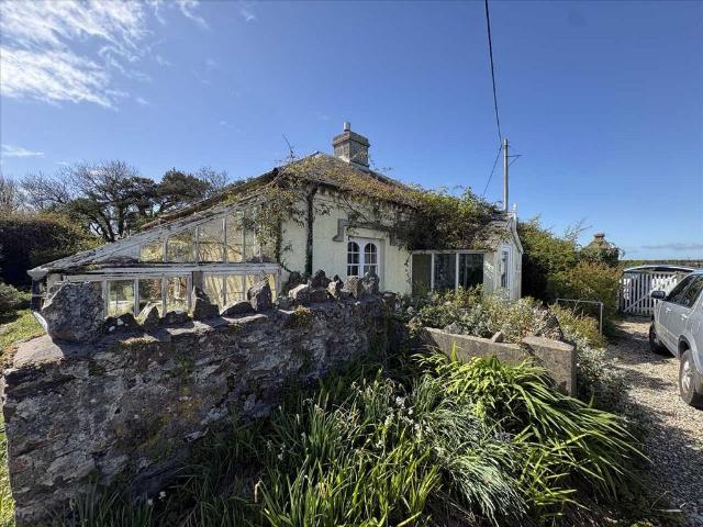 Bungalow for sale in Hundleton, Wales