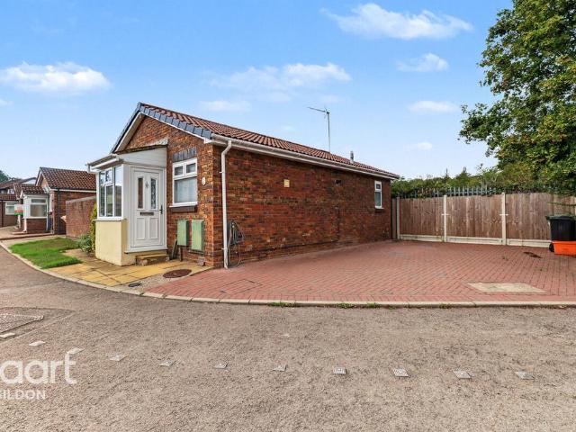 Bungalow for sale in Vange, Essex