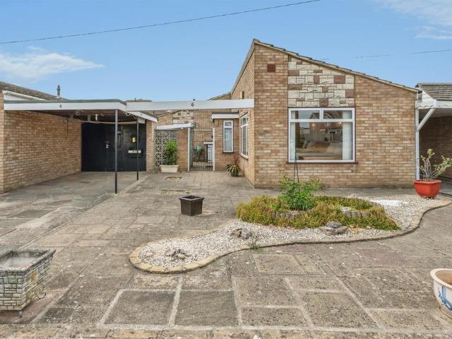 Bungalow for sale in Rainham, Greater London