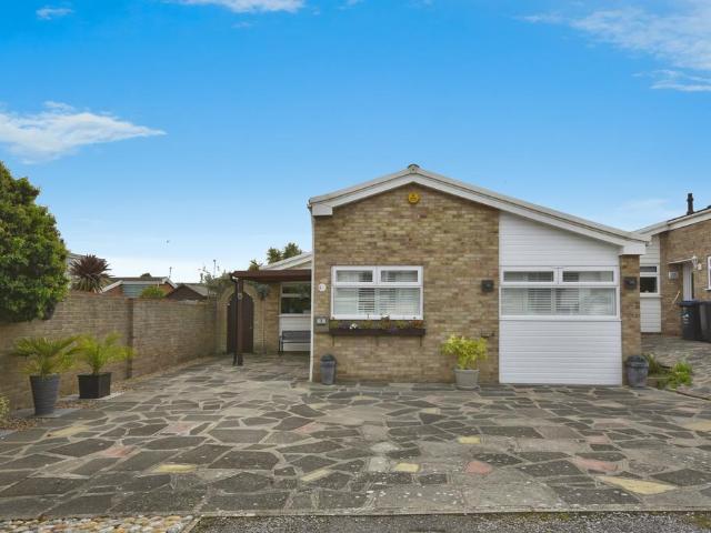 Bungalow for sale in Acol, Kent