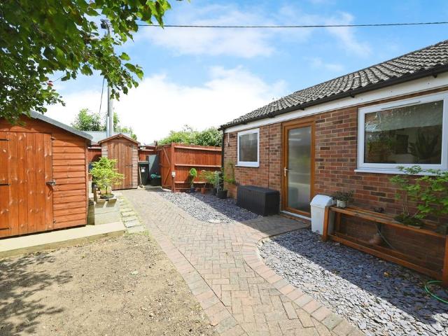 Bungalow for sale in Northbury Farm, Ruscombe
