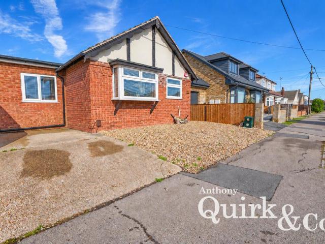Bungalow for sale in Canvey Island, Castle Point