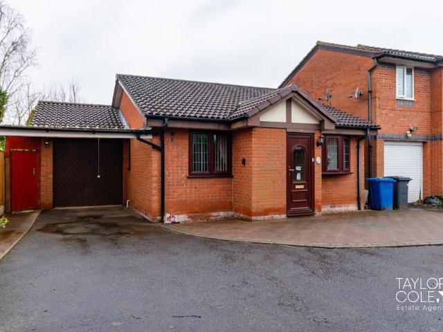 Bungalow for sale in Kettlebrook, Staffordshire