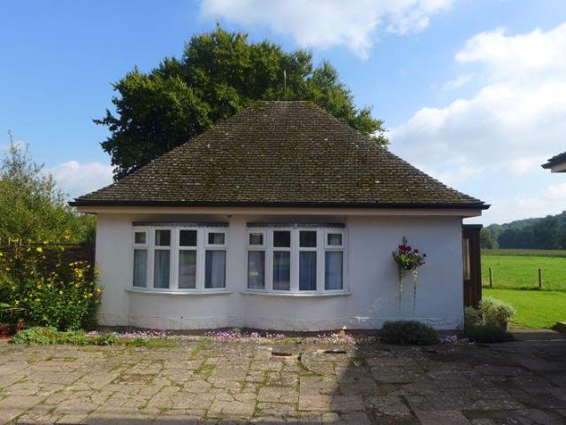 Bungalow for rent in Erbistock, Wales