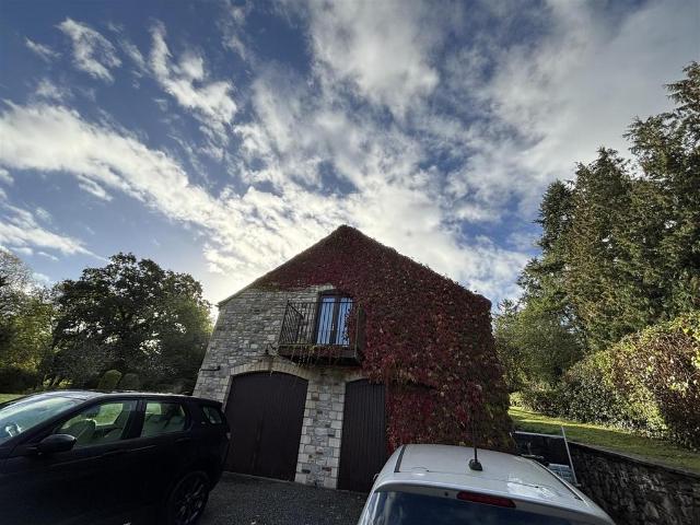 Bungalow for rent in Compton Dando, West of England
