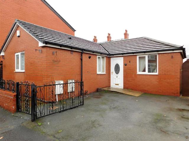 Bungalow for rent in Taunton, Greenheys